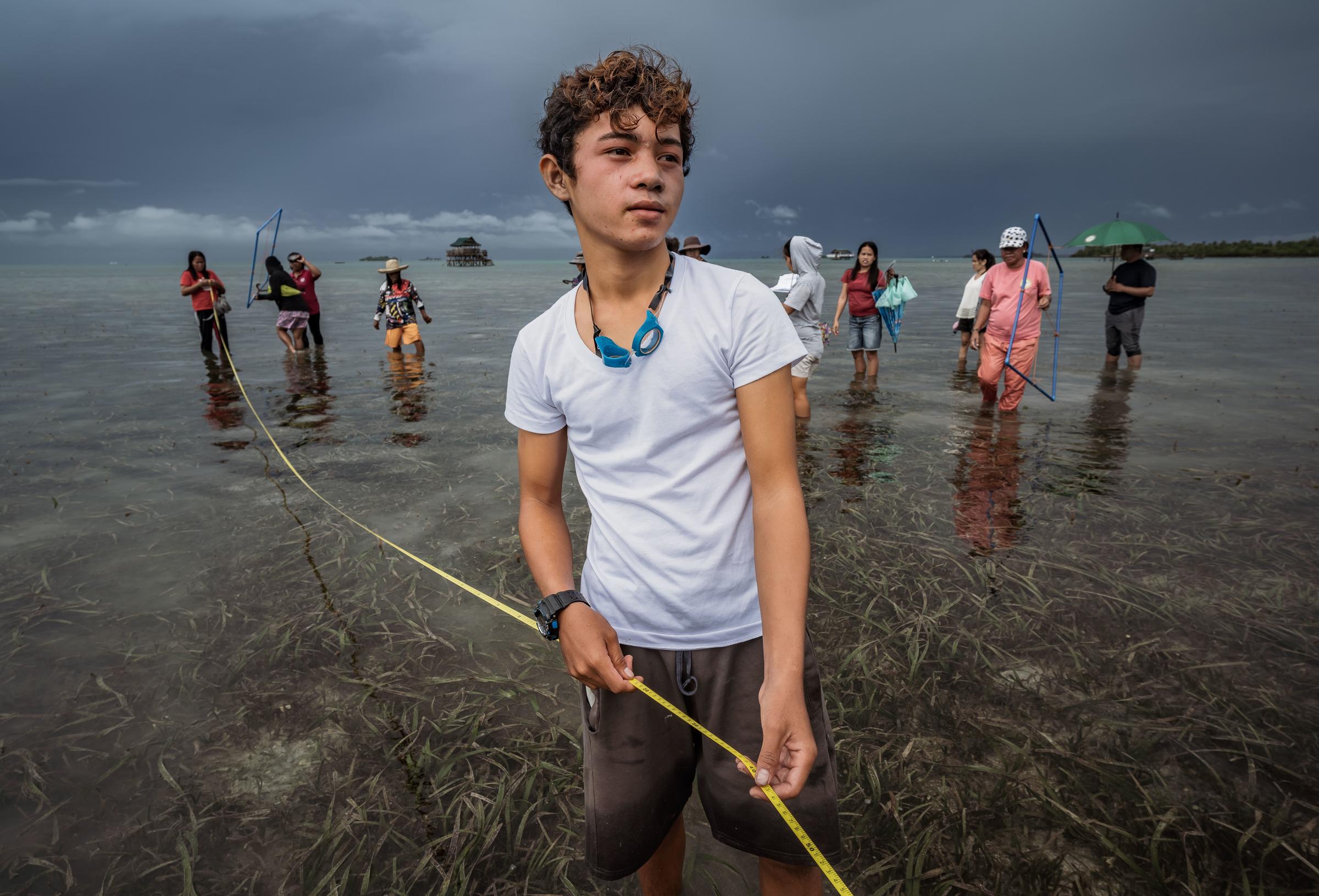 People in the fishing village San Pedro (source: Jakob Studnar)