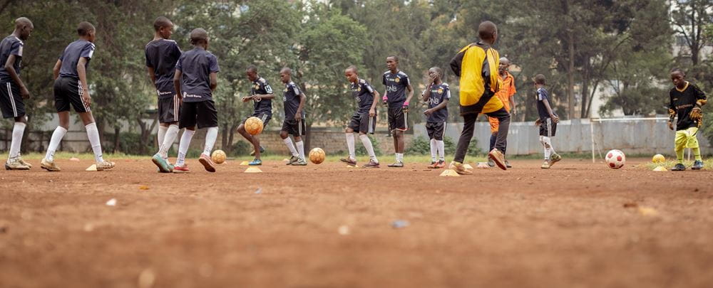 Boys in jerseys at football training (source: Lars Heidrich) Boys in jerseys at football training (source: Lars Heidrich)
