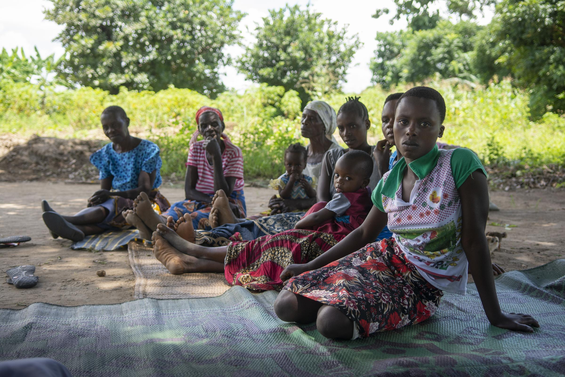 A self help group in Malawi; Women and their children (source: Christian Nusch)